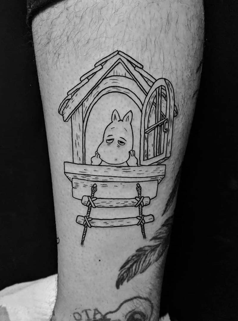 moomins in a tree house tattoo קעקוע מומין בתוך בית עץ מהרהר עיצוב אישי