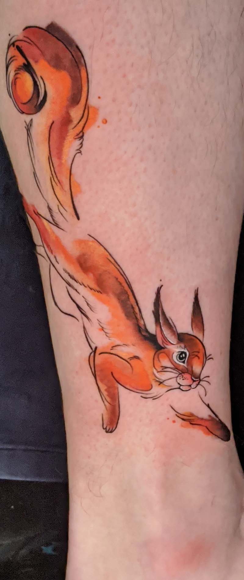 vivid colors squirrel tattoo קעקוע של סנאי צבעוני בסגנון צבעי מים